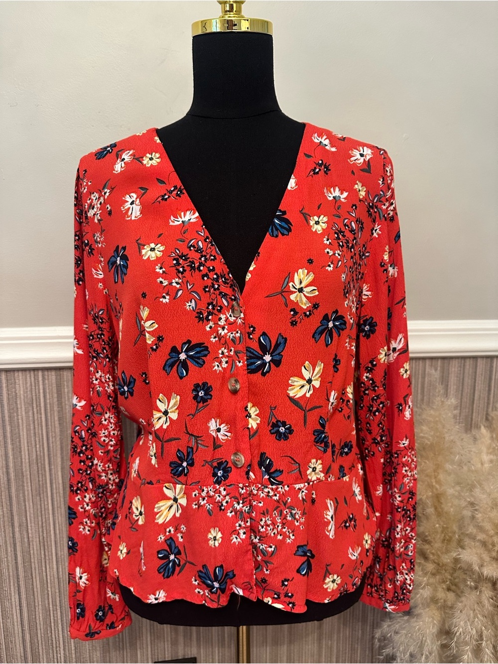 H&M Red Floral Peplum Blouse Womens 10 V-Neck Button Front Long Sleeve Viscose